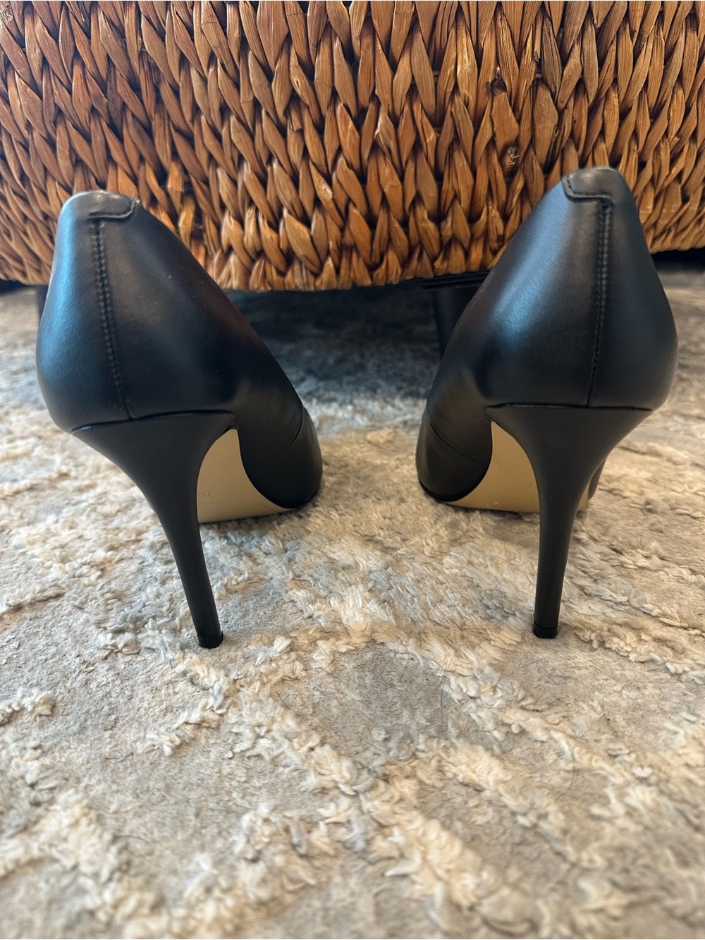 Nine West 3.5 Inch Heels Sz 7.5 - Picture 2 of 4